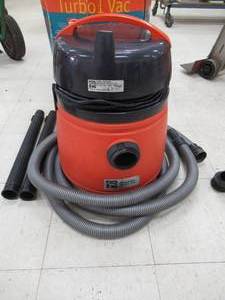 9.5 Amp Shop Vacuum w Attachments