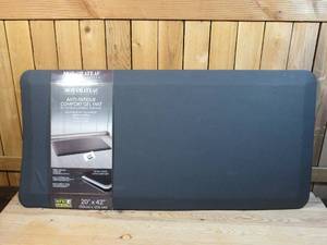 lot 40 image: Mon Chateau Anti-Fatigue Comfort Gel Mat - Pebble Surface - 20 x 42