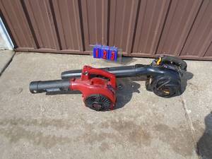 Qty of 2 Craftsman gas blower. 1 no spark. 1 runs but needs a little tlc. As shown.