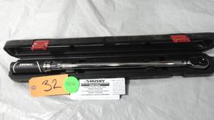 lot 32 image: Husky  50 ft.lbs. to 250 ft.lbs. 12 in. Drive Torque Wrench