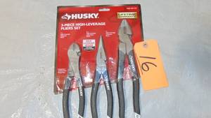 lot 16 image: Husky 3 piece high leverage pliers set