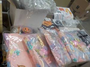 lot 8 image: New Halloween and Fall Dcor, and ...