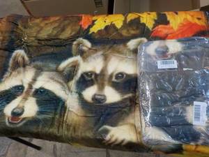 lot 62 image: 3 blankets...