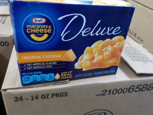 lot 140 image: Case of 24 Kraft DELUXE Macaroni an...