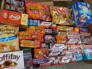 lot 166 image: Tiger Paws Jumbo Snaz, Gum and Cand...
