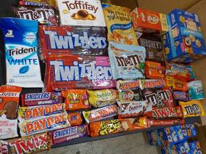 lot 167 image: Tiger Paws Jumbo Snaz, Gum and Cand...