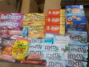 lot 172 image: Tiger Paws Jumbo Snaz, Gum and Cand...