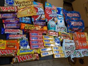 lot 173 image: Candy and Gum - some past best date...