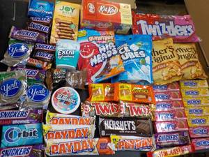 lot 175 image: Candy and Gum - some past best date...