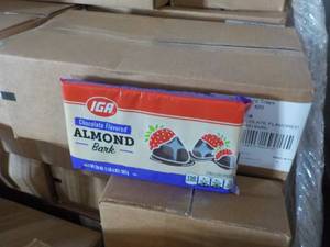 lot 267 image: 12 - 20 oz Trays IGA Chocolate Almo...