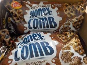 lot 274 image: 6 - 32.5 oz Bags Post Chocolate Hon...