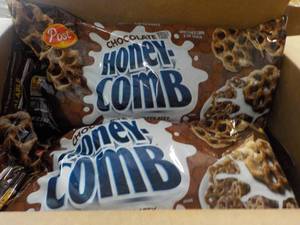 lot 275 image: 6 - 32.5 oz Bags Post Chocolate Hon...