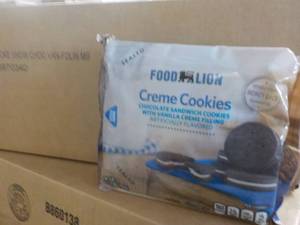 lot 292 image: 12 - 14 oz Bags Food Lion Crme Co...