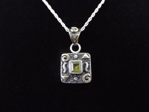 .925 Sterling Silver Peridot Pendant Necklace
