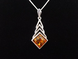 .925 Sterling Silver Amber Cabochon Pendant Necklace