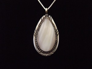 .925 Sterling Silver White Agate Pendant Necklace