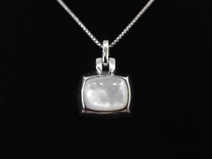 .925 Sterling Silver Mother of Pearl Cabochon Pendant Necklace