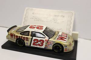 lot 20 image: 124 Scale Diecast Replica Of 1999 Ford Taurus Driven By Jimmy Spencer