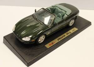 lot 26 image: Jaguar 1996 Diecast 118 Scale Car