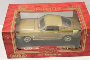 lot 27 image: Collectable Vintage 1964 12 Ford Mustang 118 Scale Diecast Car Golden Edition