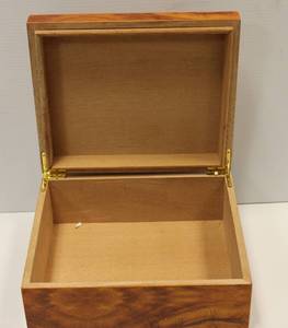 lot 56 image: Humidor Wood Box