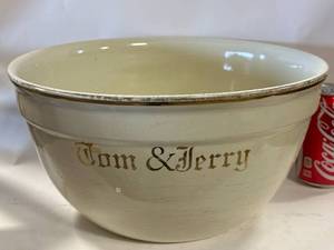 Antique Hall Tom & Jerry Bowl