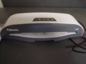 lot 243 image: Fellowes Laminator and Pouches