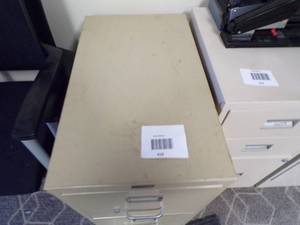 lot 418 image: 2 Drawer File Cabinet