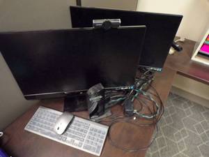 lot 245 image: Fully Functional Laptop Docking Station with 2 Monitors, Keyboard, Mouse and Ethernet Port