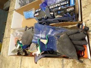 lot 50 image: Lot of Gloves