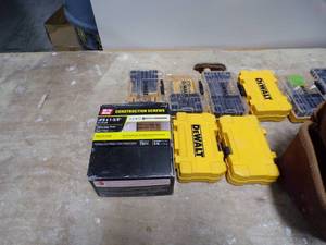 lot 4 image: Occidental Leather Tool Belt & Dewalt Screw Driving Bit Set and Cases
