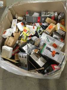 Gaylord of Door knobs, Locks and Misc Various Models and Conditions  Customer Returns See Pictures