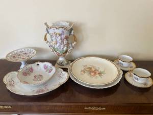 lot 24 image: Vintage Floral Dishwear with Gold-Toned Accents