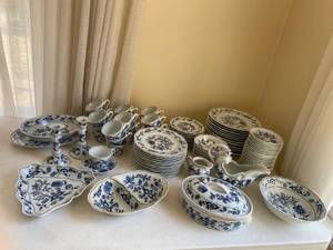 lot 25 image: Blue Danube Fine China Set - Japan