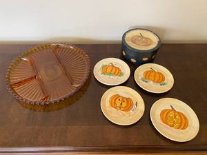 lot 36 image: Von Maur Halloween Plate Set, Orange Serving Platter