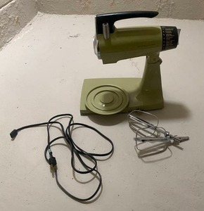 lot 45 image: Vintage Sunbeam Mixmaster Mixer