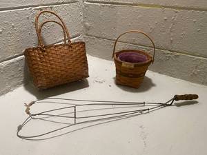 lot 51 image: Vintage Rug Beater, 2 Baskets (1 Longaberger)