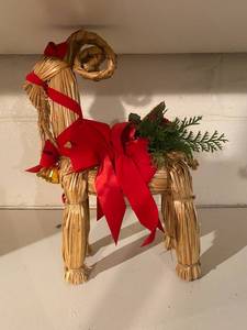 lot 60 image: Decorative Straw Reindeer