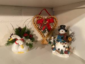 lot 61 image: Snowman Figurine, Swans, and Wall Decor