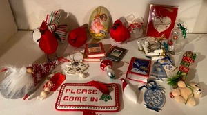 lot 70 image: Vintage Christmas Ornament and Decor Lot