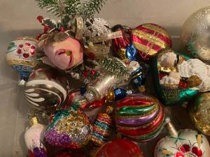 lot 71 image: Mixed Ornament Lot