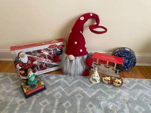 lot 99 image: Christmas Decor Lot