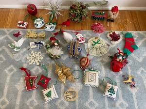 lot 102 image: Vintage and Unique Christmas Ornament Lot