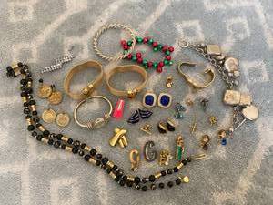 lot 105 image: Assorted Jewelry Earrings, Pins, Watches, & More