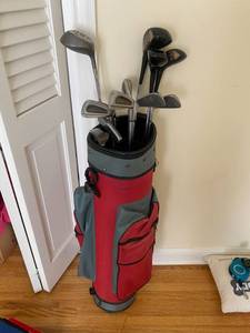 lot 114 image: Red Golf Bag with Golf Clubs