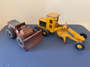 lot 118 image: Vintage Toy Trucks
