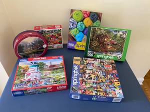 lot 123 image: Puzzle Lot