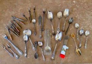 lot 130 image: Souvenir Spoons, Appetizer Forks