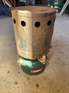lot 192 image: Vintage Coleman Single-Burner Stove with Heat Drum