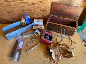 lot 211 image: Vintage Jack Lift, Chalk Liner, and More